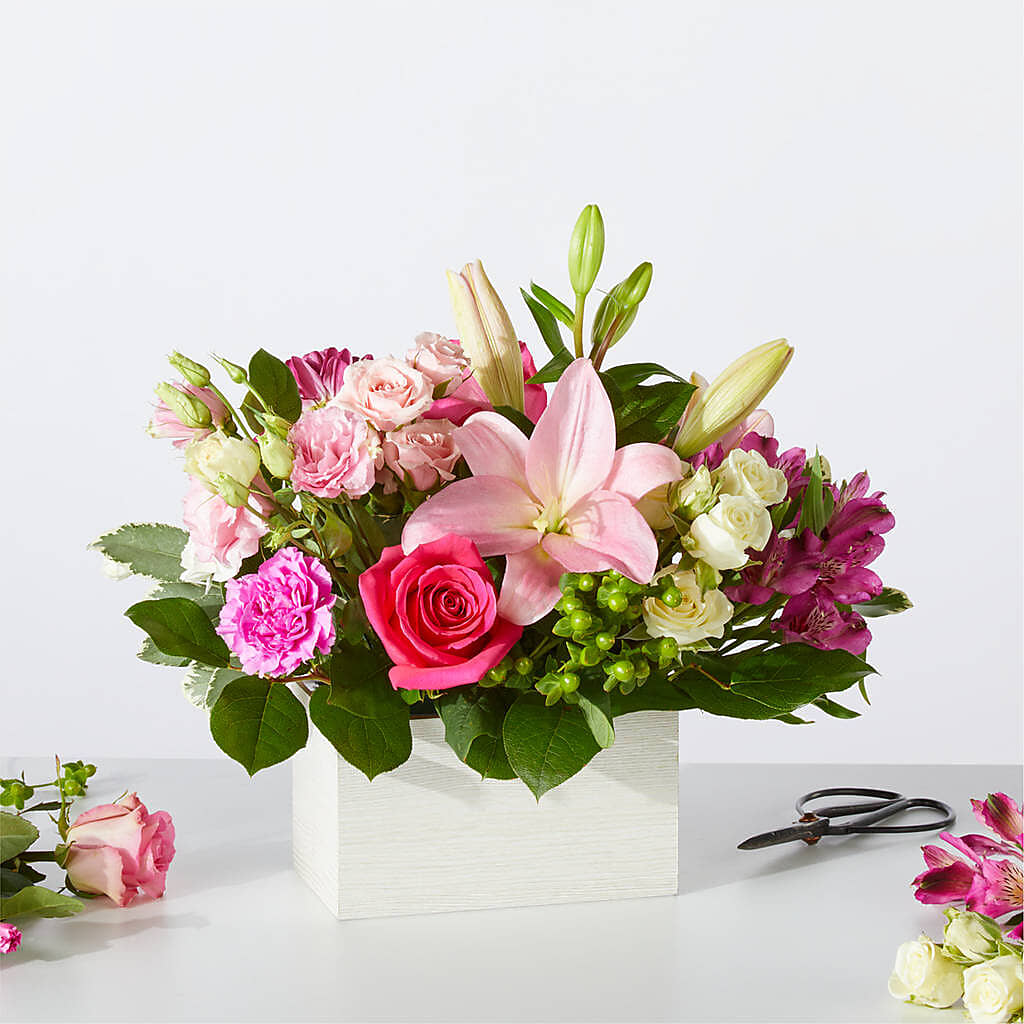 Sweetberry Box – A Florist Original – FLOWERS & GIFTS AT ROTH'S, Salem OR