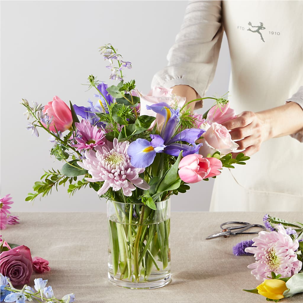Pastel Tradition - A Florist Original – FLOWERS & GIFTS AT ROTH'S, Salem OR